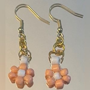 Handmade pastel orange flower beaded gold earrings 🧡🌸
